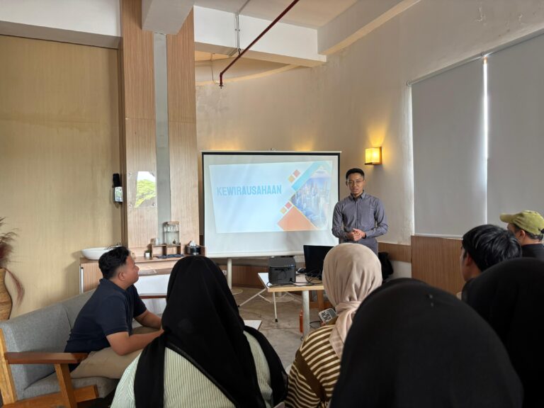Acara Kuliah Dengan Praktisi Sekaligus  Bersama Alumni dari Prodi Ekonomi Syariah